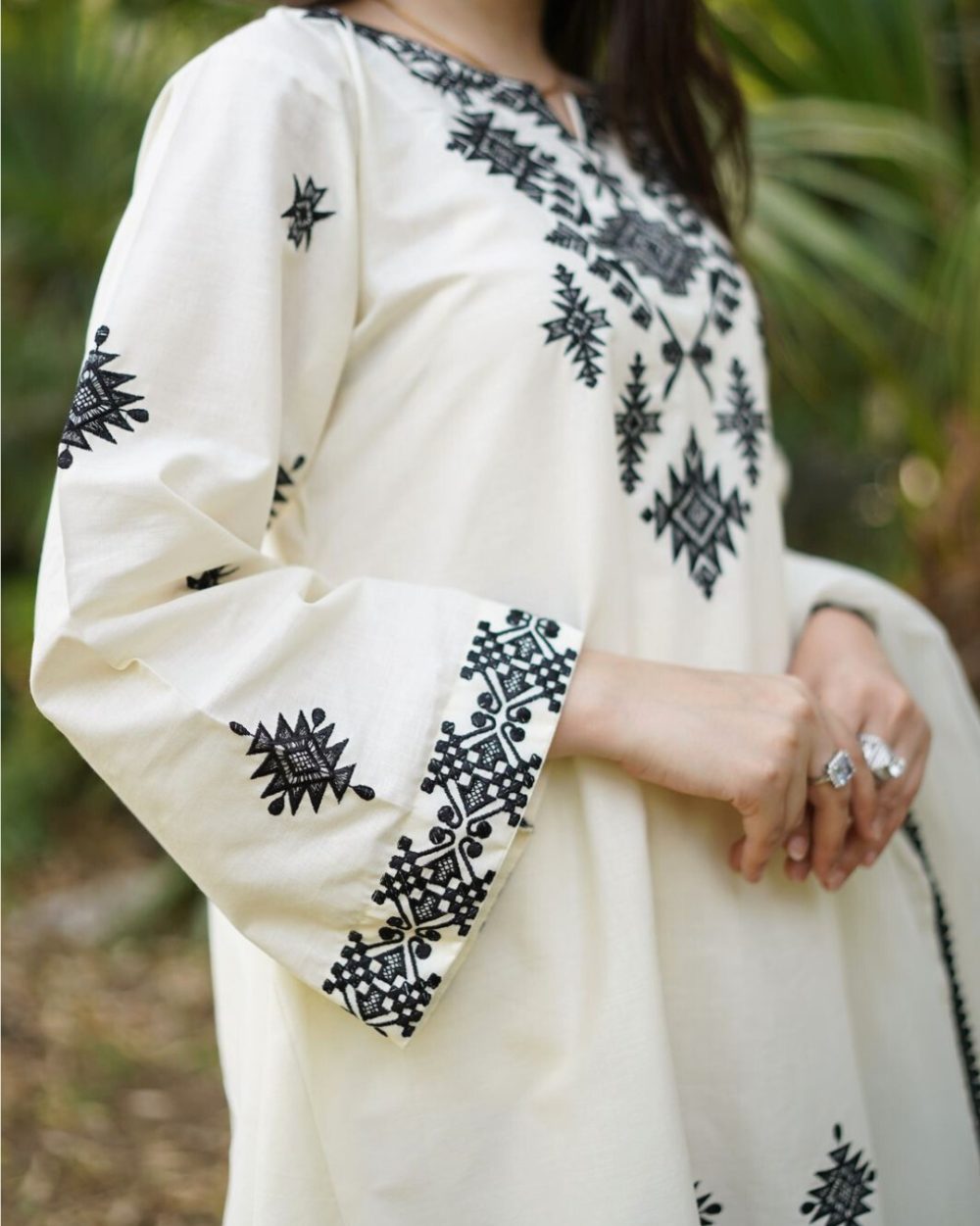 MON KUMARI - Image 4