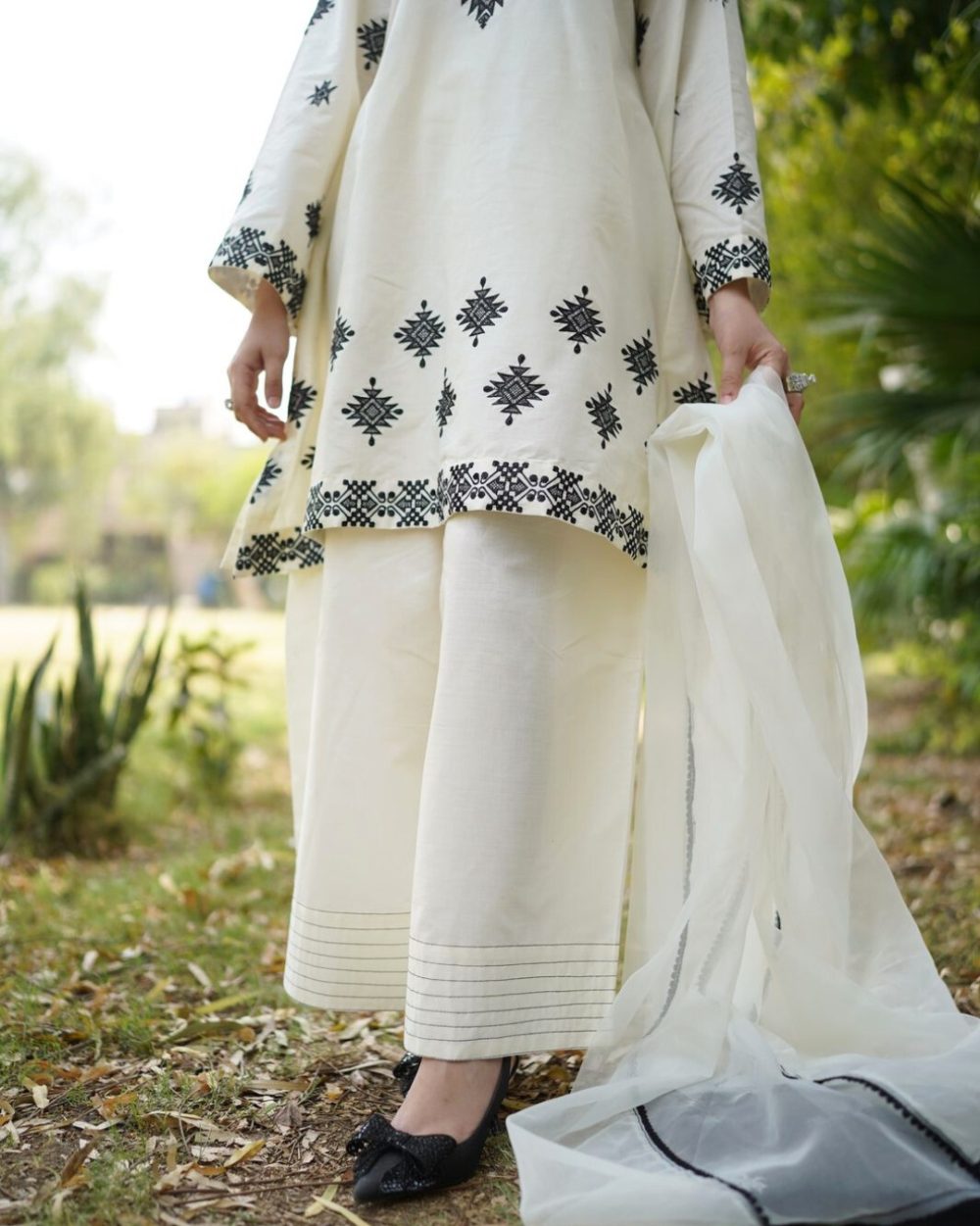 MON KUMARI - Image 3