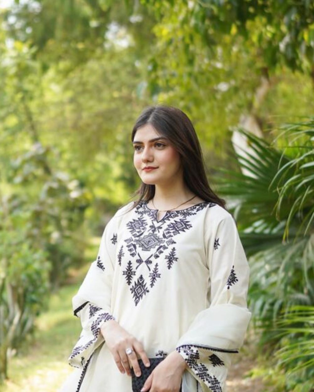 MON KUMARI - Image 2